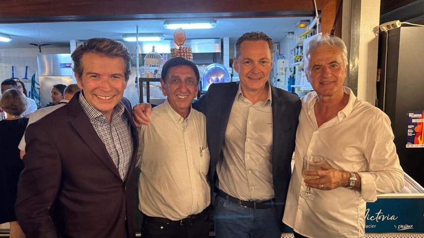 Christophe Bégert, d'Antenne Réunion, Aziz Patel, d'Exclusif.re, Georgs-Guillaume Louapre, du Mémento, et Jean-Pierre Ange, heureux retraité Christophe Bégert, d'Antenne Réunion, Aziz Patel, d'Exclusif.re, Georgs-Guillaume Louapre, du Mémento, et Jean-Pierre Ange, heureux retraité