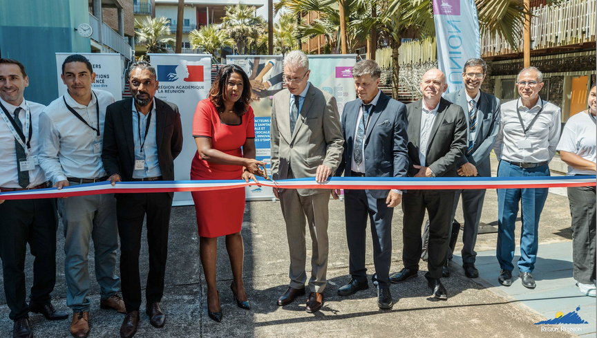 La traditionnelle coupure de ruban La traditionnelle coupure de ruban