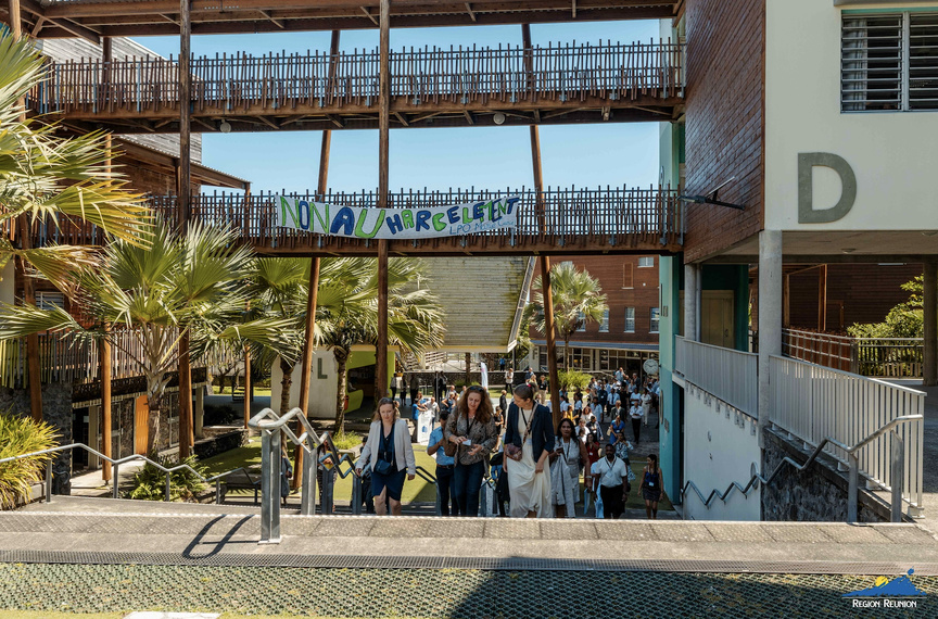 Le campus est ouvert...