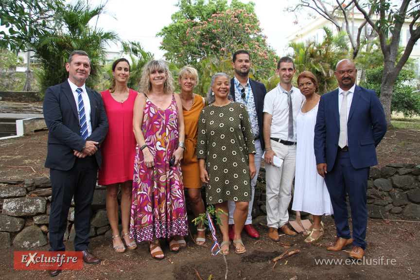 Frédéric Sautron (à droite) avec représentants institutionnels et associatifs de La Réunion Frédéric Sautron (à droite) avec représentants institutionnels et associatifs de La Réunion