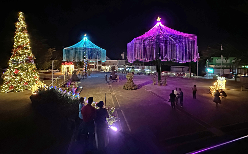 Une première à La Réunion: Le Tampon scintille de mille feux pour Noël ! Une première à La Réunion: Le Tampon scintille de mille feux pour Noël !