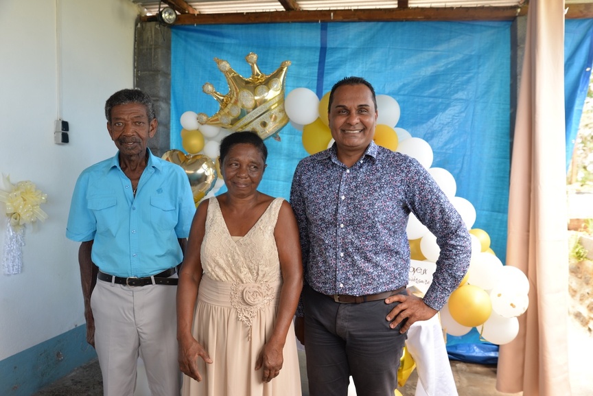 Jean-Marc et Chantelle Atrigo, avec Bruno Domen, maire de Saint-Leu Jean-Marc et Chantelle Atrigo, avec Bruno Domen, maire de Saint-Leu