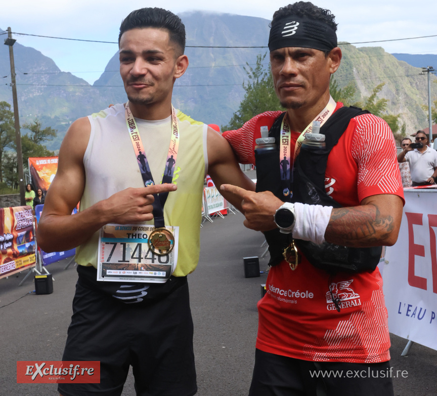 Théo Robert et Fabrice Payet en l'air à Hell-Bourg Théo Robert et Fabrice Payet en l'air à Hell-Bourg
