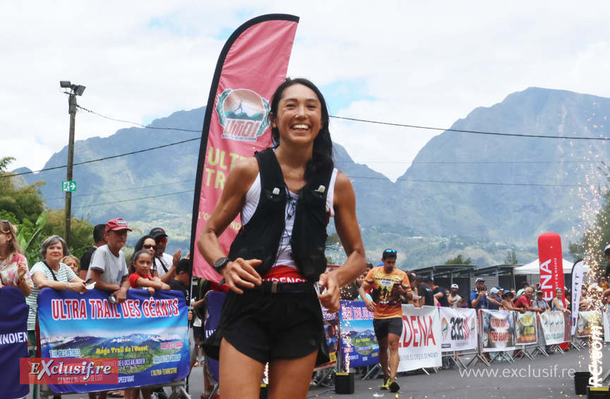 Elle est arrivée avec le sourire Elle est arrivée avec le sourire
