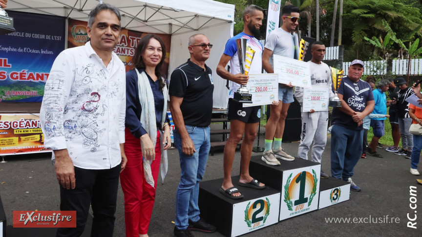 Une belle cérémonie de remise de récompenses sous le ciel bleu d'Hell-Bourg Une belle cérémonie de remise de récompenses sous le ciel bleu d'Hell-Bourg