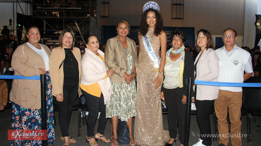 Marine Futol avec des élu.e.s d la commune du Tampon Marine Futol avec des élu.e.s d la commune du Tampon
