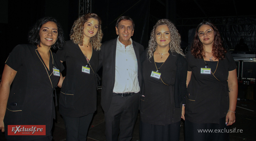 Aziz Patel avec l'équipe maquillage Pandora Poppy de la soirée Aziz Patel avec l'équipe maquillage Pandora Poppy de la soirée