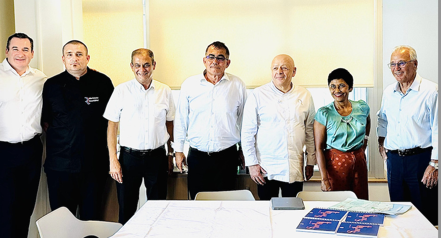 Pascal Turonnet, Renaud Gillard, Yassine Mangrolia, Patrick Serveaux, Thierry Marw, Ericka Bareigts, et Maurice Gironcel Pascal Turonnet, Renaud Gillard, Yassine Mangrolia, Patrick Serveaux, Thierry Marw, Ericka Bareigts, et Maurice Gironcel