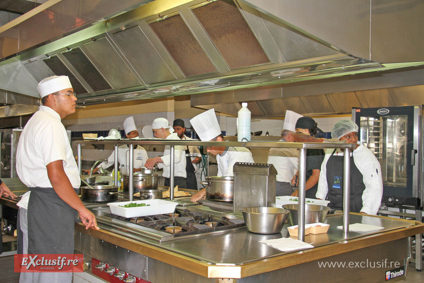 Le chef étoilé Thierry Marx avec les apprentis du Centhor La Réunion