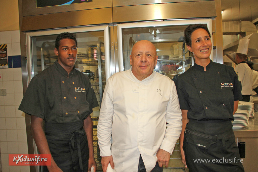 Le chef étoilé Thierry Marx avec les apprentis du Centhor La Réunion