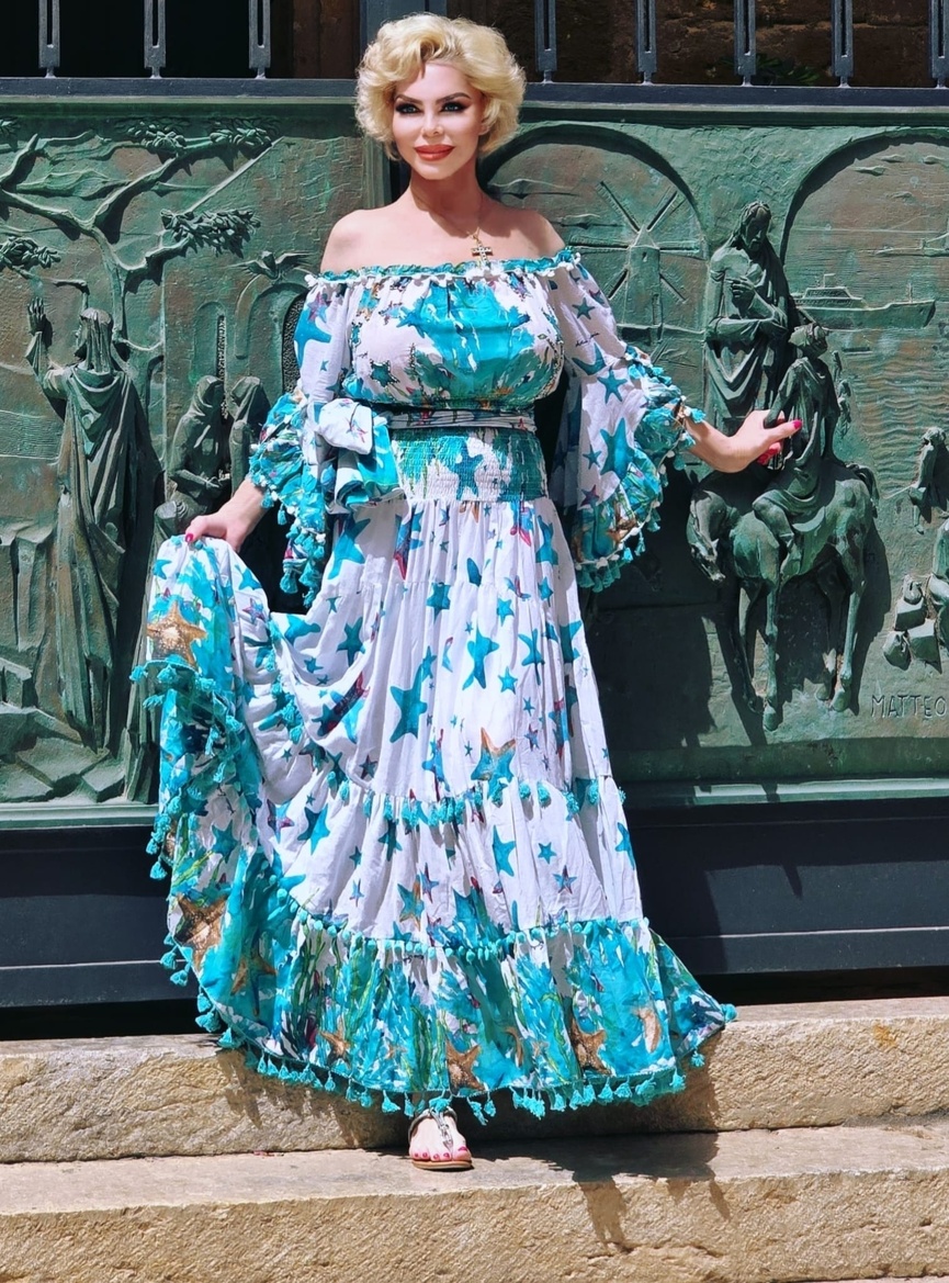 Martine Mangué, alias Samantha Miller Martine Mangué, alias Samantha Miller