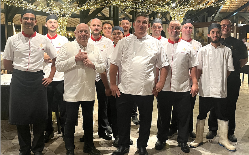 Thierry Marx avec Claude Pothin, chef du Palm et sa brigade Thierry Marx avec Claude Pothin, chef du Palm et sa brigade