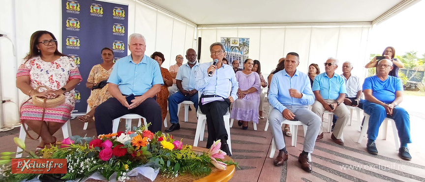 Le maire Patrice Thien Ah Koon et les élu.e.s face à la presse Le maire Patrice Thien Ah Koon et les élu.e.s face à la presse