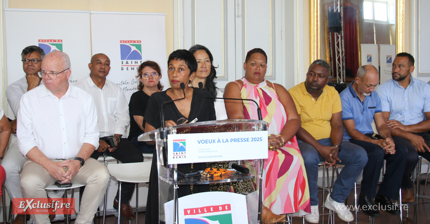 Ericka Bareigts, maire de Saint-Denis, entourée des élu.e.s Ericka Bareigts, maire de Saint-Denis, entourée des élu.e.s