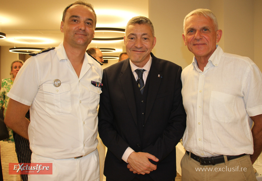 Administrateur des affaires maritimes de 1ère classe, Thomas Rostaing, conseiller maritime du secrétaire général de la COI, Bernard Hay, et Franck Reignier Administrateur des affaires maritimes de 1ère classe, Thomas Rostaing, conseiller maritime du secrétaire général de la COI, Bernard Hay, et Franck Reignier