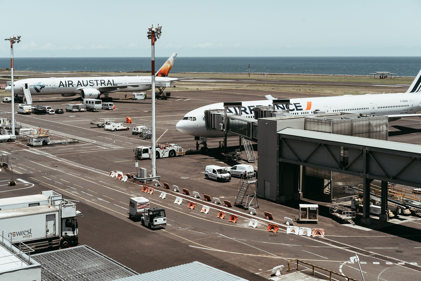 Objectif: mettre fin à l’utilisation de groupes électrogènes énergivores par les compagnies pour alimenter les avions et proposer des solutions plus économiques Objectif: mettre fin à l’utilisation de groupes électrogènes énergivores par les compagnies pour alimenter les avions et proposer des solutions plus économiques