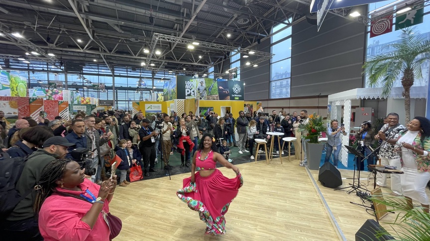 Beaucoup de monde pour assister et participer au spectacle