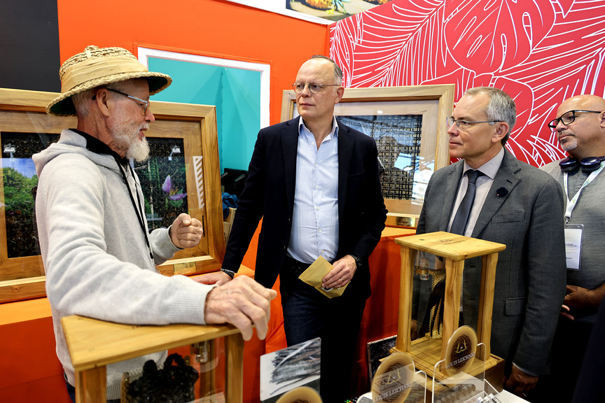 Edouard Philippe a visité le Village Réunion, ici avec Louis Leichnig