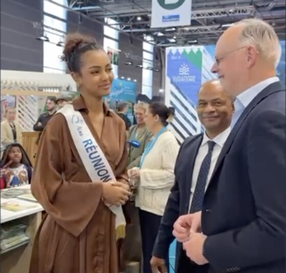 Edouard Philippe en grande discussion avec Marine Futol en compagnie d'Emmanuel Séraphin, vice-président de l'IRT Edouard Philippe en grande discussion avec Marine Futol en compagnie d'Emmanuel Séraphin, vice-président de l'IRT