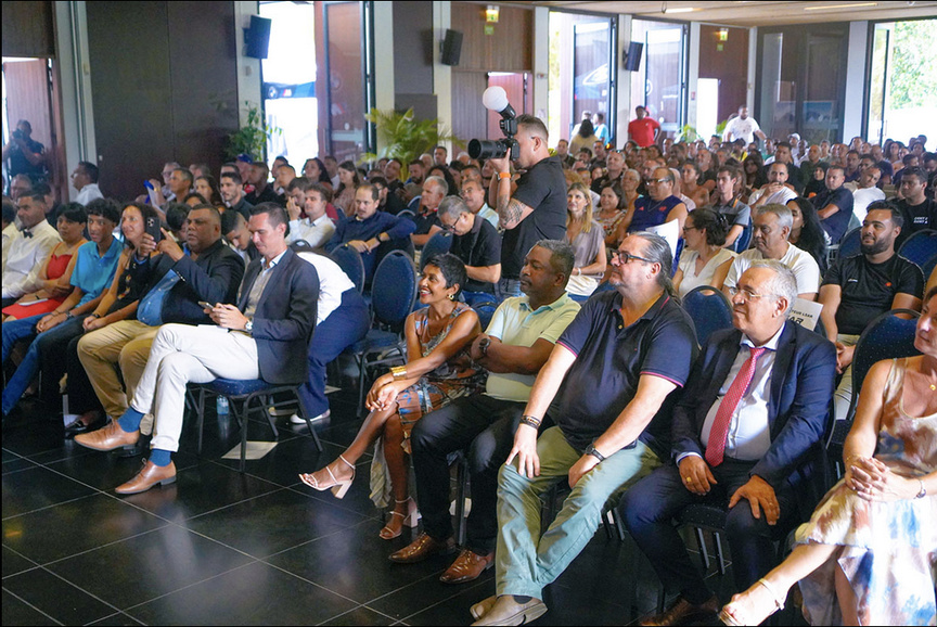 Beaucoup de monde pour assister à cette remise de prix au Moca Beaucoup de monde pour assister à cette remise de prix au Moca