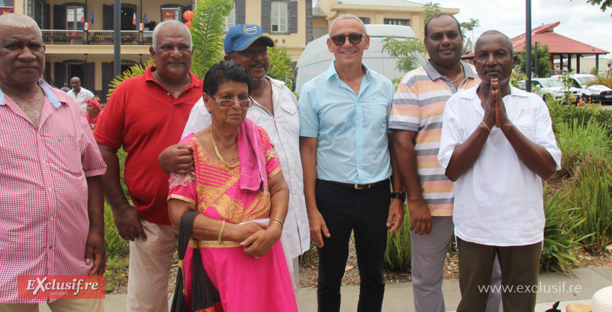 Le maire de Saint-André, Joé Bédier, aux côtés des responsables de l'événement Le maire de Saint-André, Joé Bédier, aux côtés des responsables de l'événement