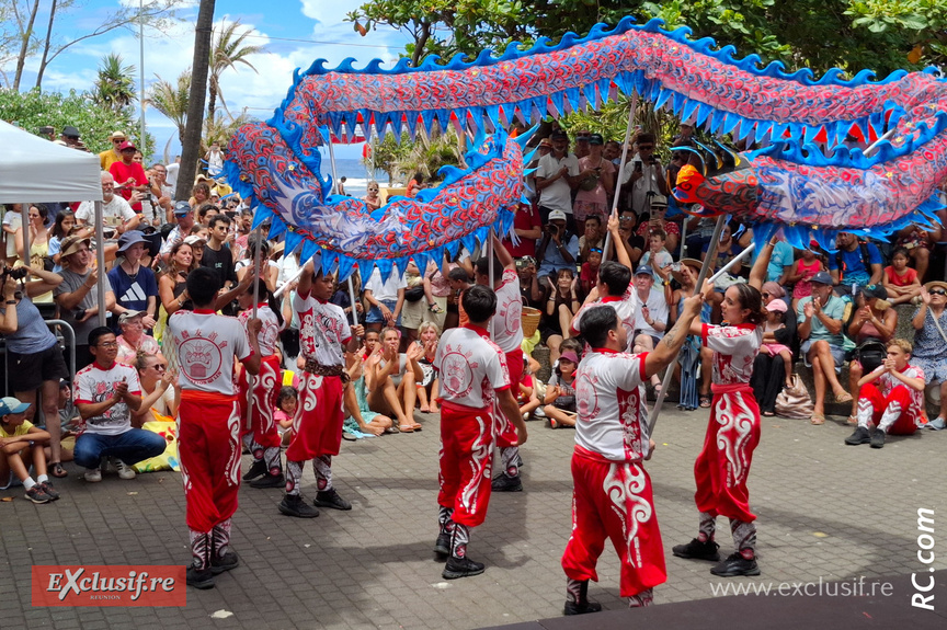 Le public en a pris plein les yeux face au majestueux dragon de Qi Lin Le public en a pris plein les yeux face au majestueux dragon de Qi Lin