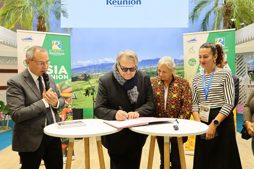 Signature de la convention de partenariat Signature de la convention de partenariat