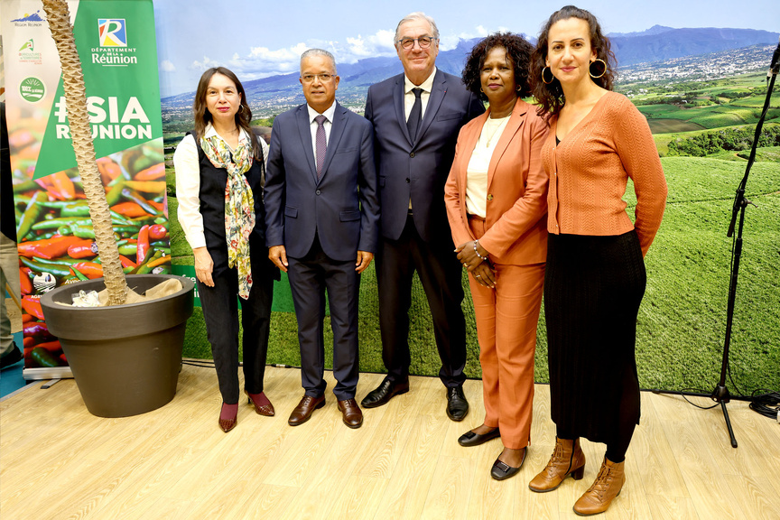Sidoleine Papaya, Cyrille Melchior, François Sauvadet, Eglantine Victorine, et Camille Clain