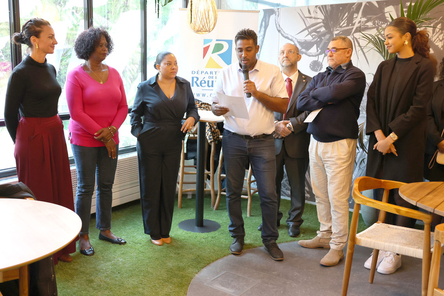 Au micro Cédric Daly Erraya, président de l'association Nout Kaz Paris, Au micro Cédric Daly Erraya, président de l'association Nout Kaz Paris,