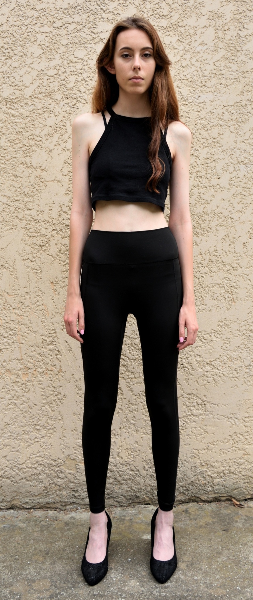 Ellea 22 ans et mesure 1,76m
