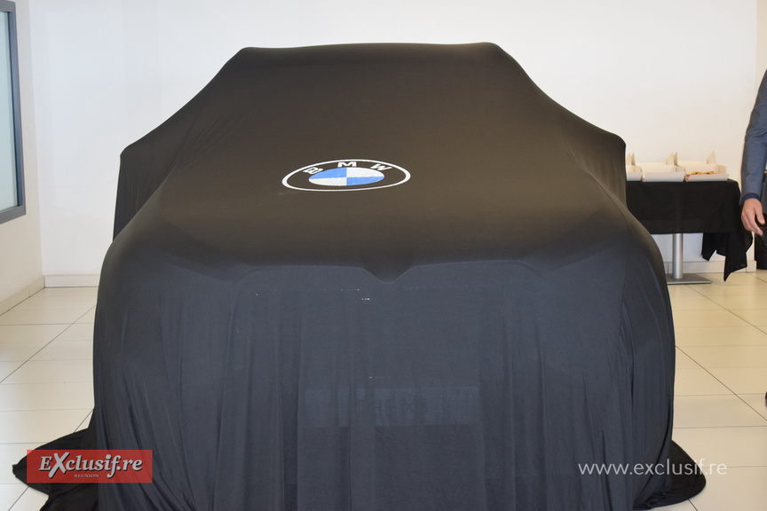 Avant dévoilement face à la presse Avant dévoilement face à la presse