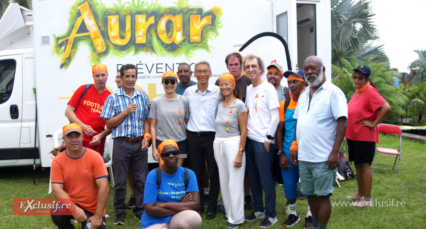 Maire du Tampon, Patrice Thien Ah Koon est venu saluer et féliciter les participants de l'Odhirathon 2025 Maire du Tampon, Patrice Thien Ah Koon est venu saluer et féliciter les participants de l'Odhirathon 2025