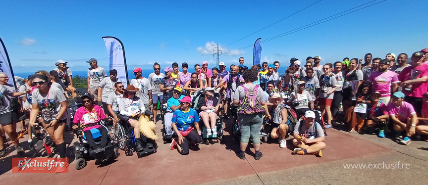 Sous un ciel bleu-azur, en compagnie de «toutes» les joëlettes de La Réunion Sous un ciel bleu-azur, en compagnie de «toutes» les joëlettes de La Réunion