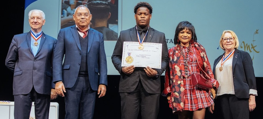Cérémonie officielle sur la scène du Théâtre du Châtelet à Paris
