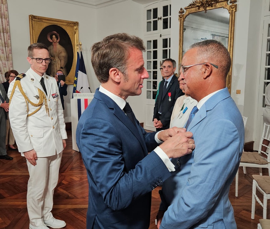 Le président Emmanuel Macron a décoré Cyrille Melchior Le président Emmanuel Macron a décoré Cyrille Melchior