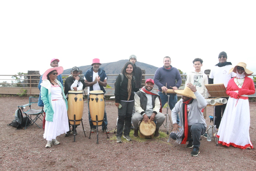 Ambiance maloya avec Mamass Bé Ambiance maloya avec Mamass Bé