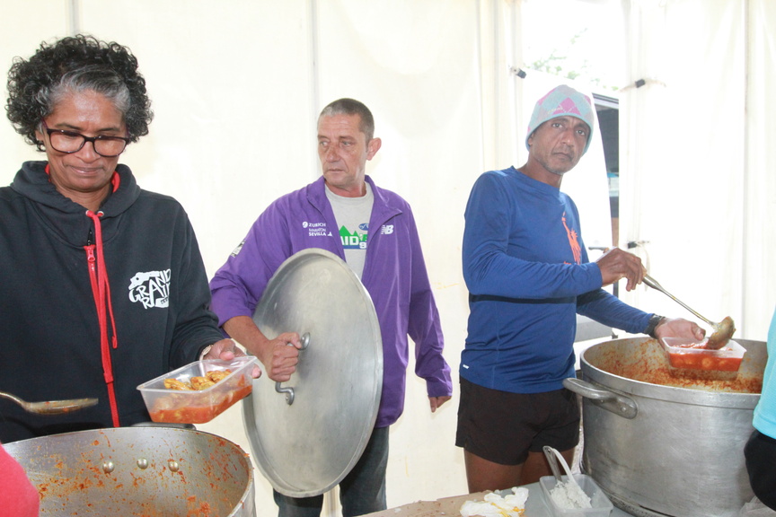 Les saucisses d'or de Jean-Pierre Vee au menu du repas amical d'après-course Les saucisses d'or de Jean-Pierre Vee au menu du repas amical d'après-course