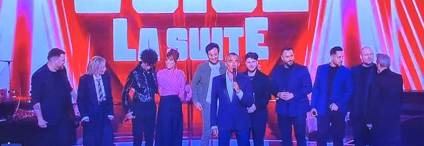 La photo de famille, coachs et finalistes à la fin de l'émission