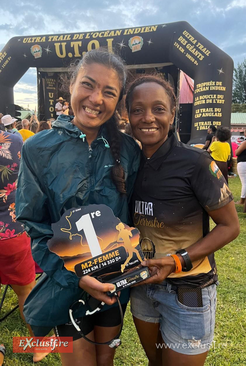 La Rodriguaise Alyne Fong-Kyé, la dernière qui a bouclé les 224 km, félicitée par Anne-Marie John
