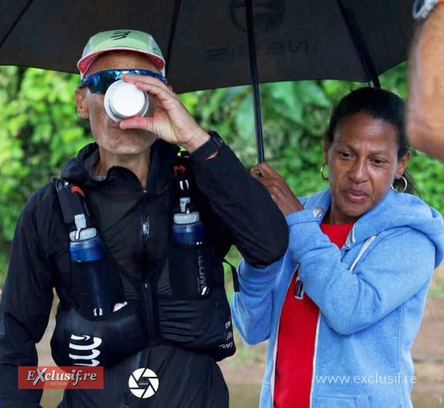 Marcelle Puy parmi les bénévoles Marcelle Puy parmi les bénévoles