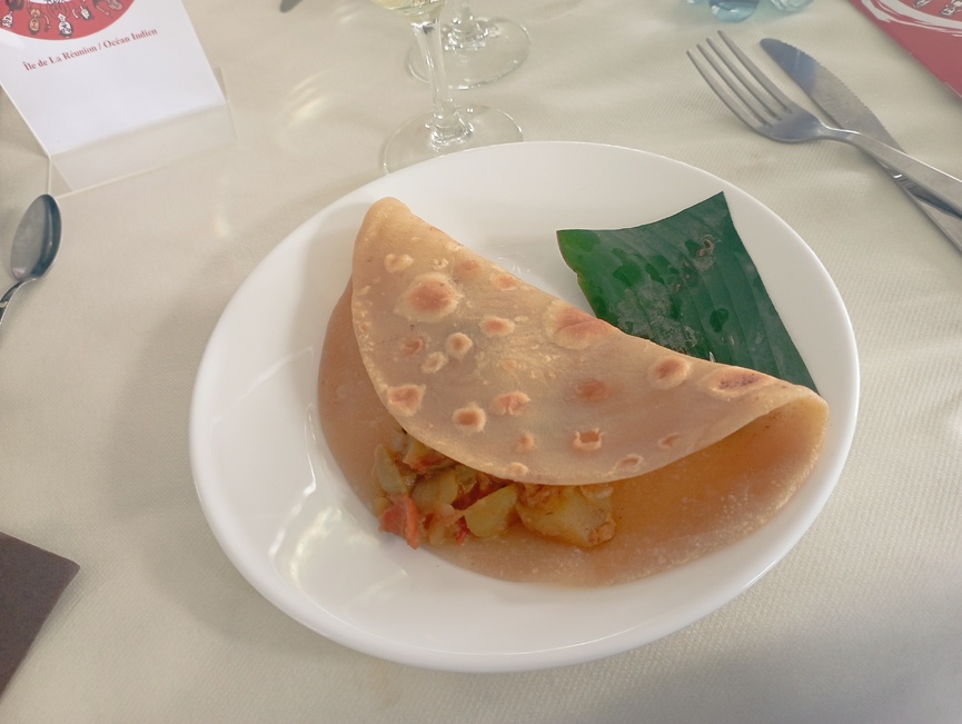 Plat: Nâan curry de légumes au lait de coco Plat: Nâan curry de légumes au lait de coco