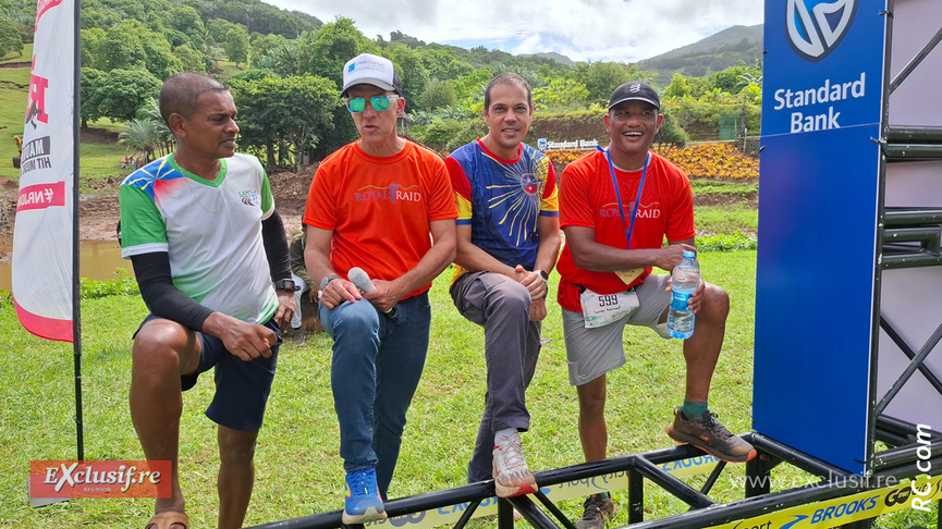 Quand officiels et coureurs "y met' la pose"!
