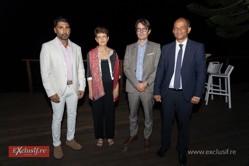 Berthy Ramdoo, président de l’Office du Tourisme de l’île Sainte-Marie, Régine Chane Hong, conseillère régionale, Hugues Marchessaux, président d'Air Austral, et Emmanuel Séraphin, maire de Saint-Paul Berthy Ramdoo, président de l’Office du Tourisme de l’île Sainte-Marie, Régine Chane Hong, conseillère régionale, Hugues Marchessaux, président d'Air Austral, et Emmanuel Séraphin, maire de Saint-Paul