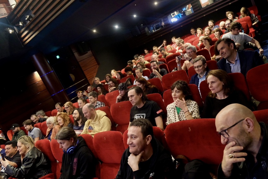 Cinéma: Prix du Jury à Paris pour "Scarlet Blue" de la Réunionnaise Aurélia Mengin