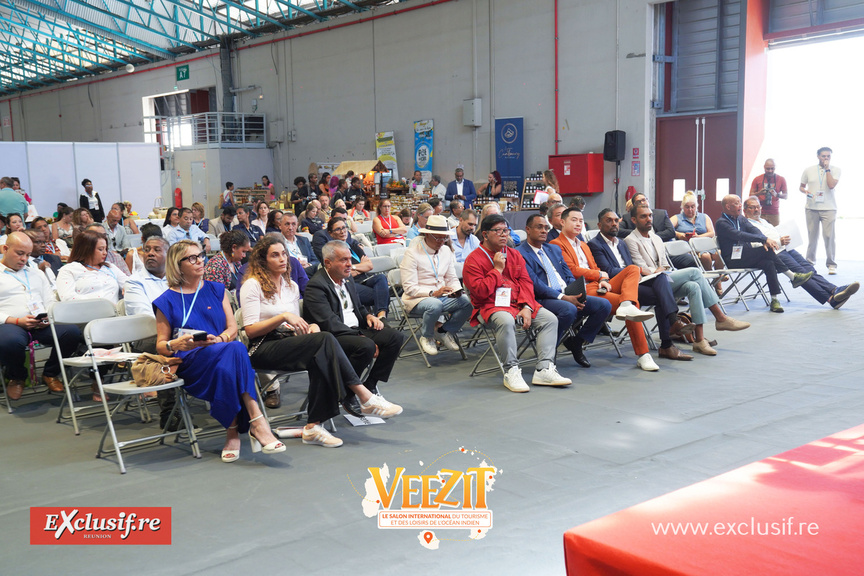 Un public attentif lors de l'ouverture du salon