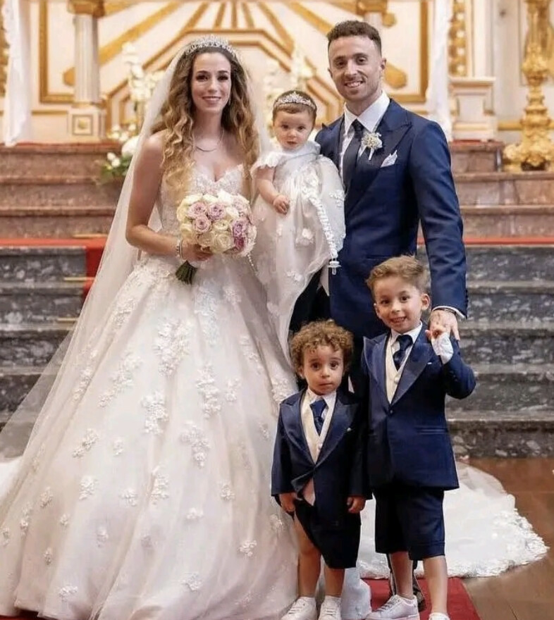 Mariage la semaine dernière, la mort du père aujourd'hui... Mariage la semaine dernière, la mort du père aujourd'hui...