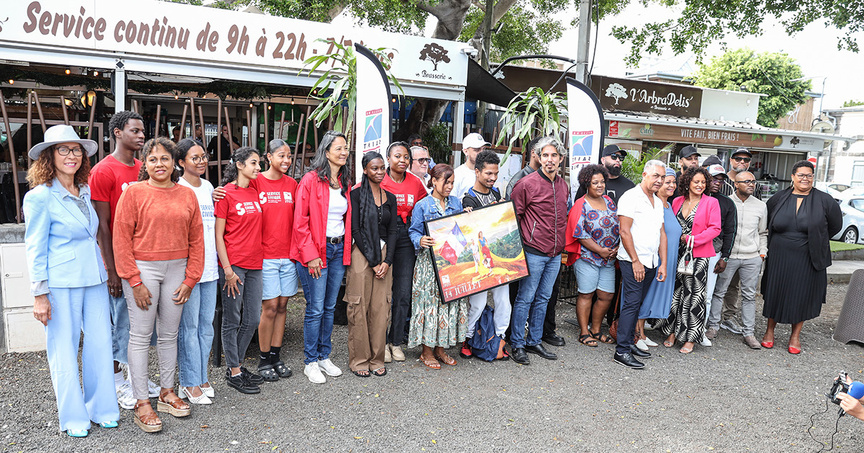 Les élu.e.s et les associations présentes lors de la conférence de presse de présentation Les élu.e.s et les associations présentes lors de la conférence de presse de présentation