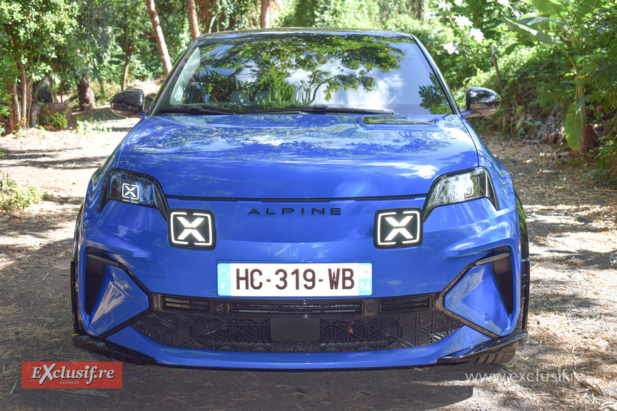 On la reconnaît avec ses feux de jour en croix... On la reconnaît avec ses feux de jour en croix...