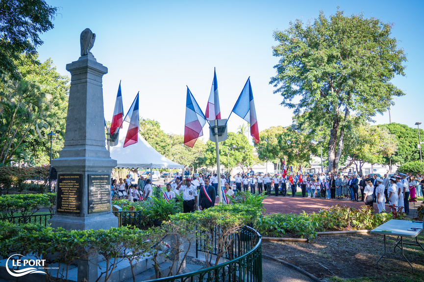 Place de l’église Sainte-Jeanne d’Arc, au Port
