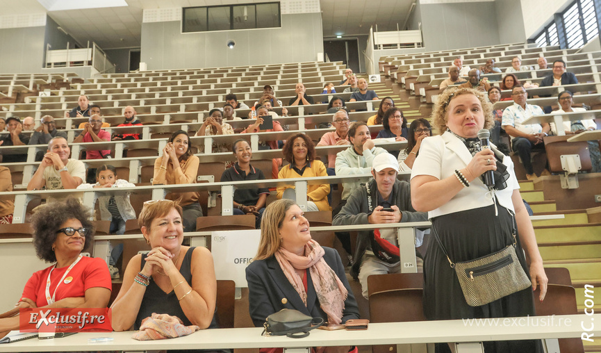 Au micro Anne-Marie Pierre Louis de HDM, entreprise travaillant ave l'ESAT de l'Anse, Lorenza Payet experte comptable à HDM, Fanny PAYET Directrice- adjointe de l'EPLEFPA FORMA'TERRA et jury valideur, Aïda Perichon, Directrice de l'AGEFIPH Réunion Au micro Anne-Marie Pierre Louis de HDM, entreprise travaillant ave l'ESAT de l'Anse, Lorenza Payet experte comptable à HDM, Fanny PAYET Directrice- adjointe de l'EPLEFPA FORMA'TERRA et jury valideur, Aïda Perichon, Directrice de l'AGEFIPH Réunion